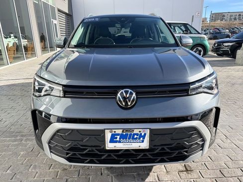 Certified 2025 Volkswagen Taos SE image 10