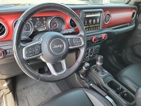 Used 2022 Jeep Gladiator Rubicon w/ Cold Weather Group AWD/4WD image 12