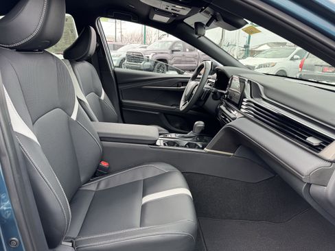 Used 2025 Toyota Camry SE image 36