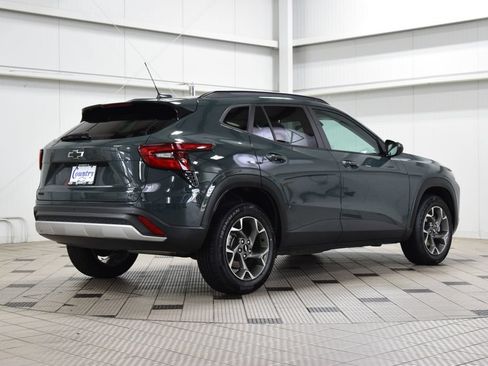 Used 2025 Chevrolet Trax LT w/ Driver Confidence Package FWD image 8