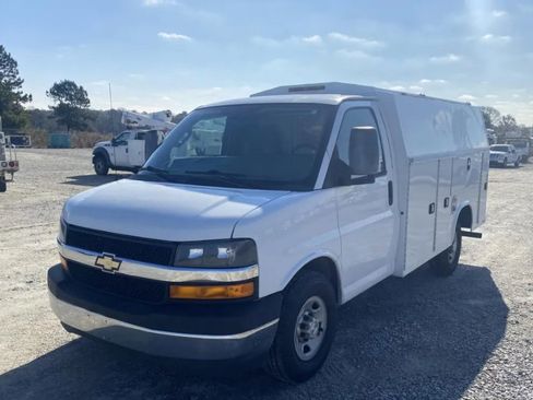 Used 2017 Chevrolet Express 3500 image 1