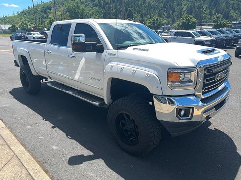 Used 2019 GMC Sierra 3500 SLT AWD/4WD image 4