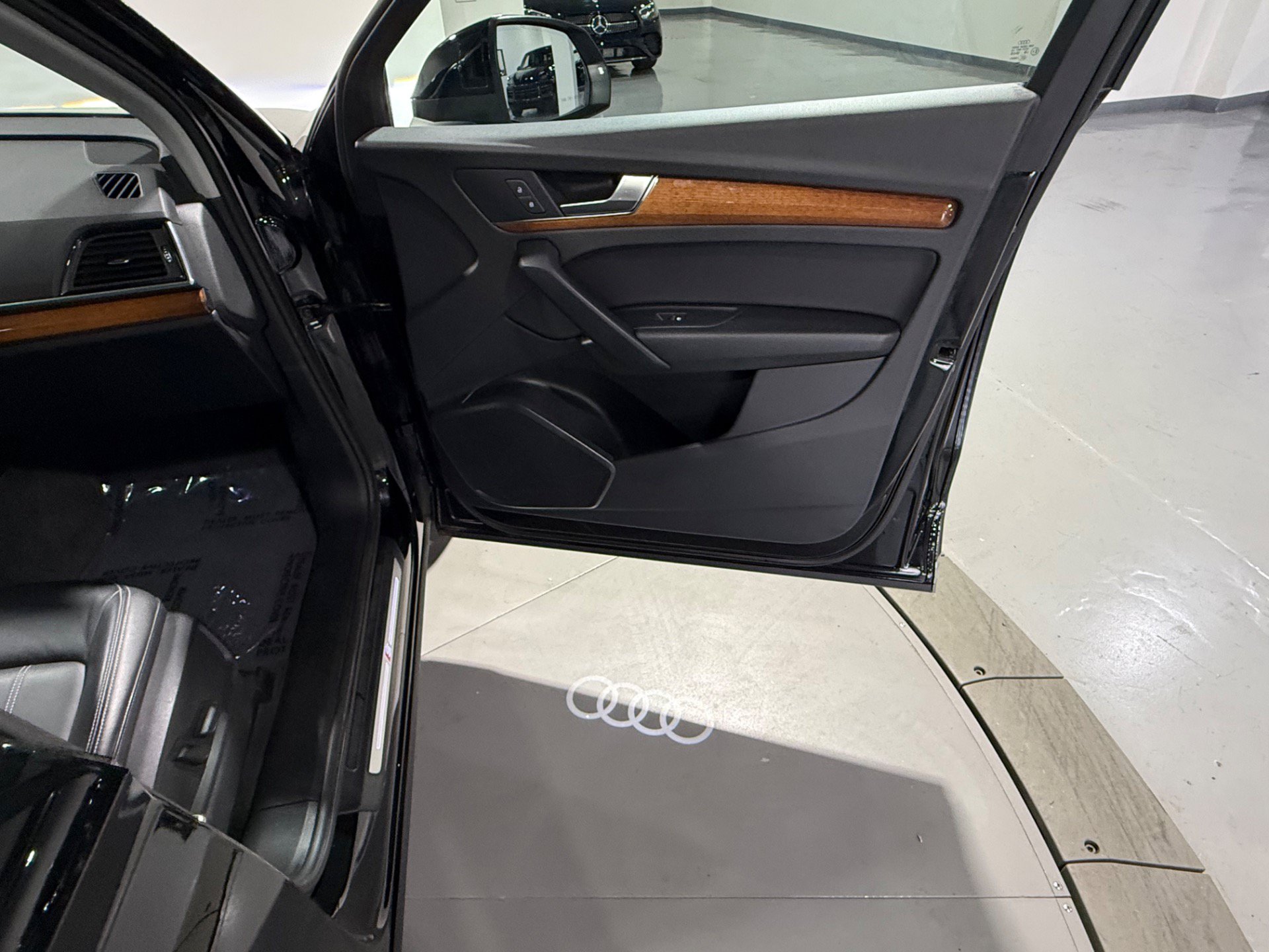 Used 2023 Audi Q5 2.0T Premium w/ Convenience Package AWD/4WD image 35