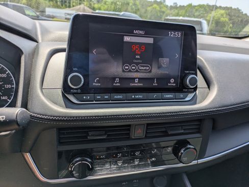 Used 2024 Nissan Rogue S image 12