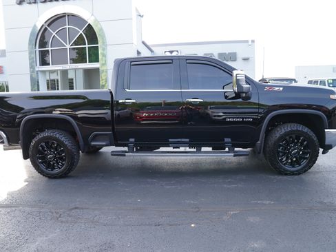 Used 2025 Chevrolet Silverado 3500 LTZ w/ LTZ Convenience Package AWD/4WD image 2