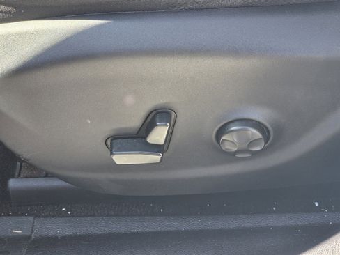 Used 2015 Jeep Cherokee Limited image 14