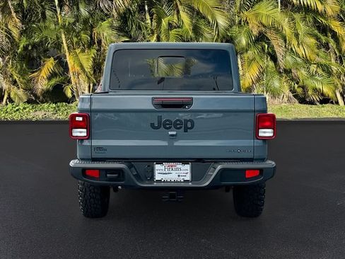 Used 2025 Jeep Gladiator Sport AWD/4WD image 5