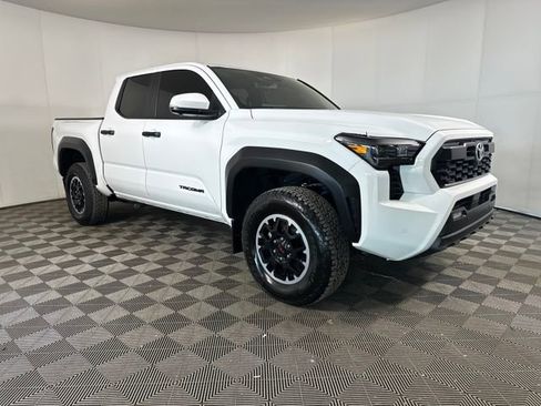 Used 2024 Toyota Tacoma TRD Off-Road image 2