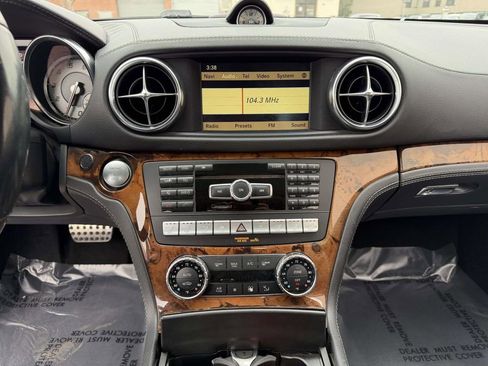 Used 2013 Mercedes-Benz SL 550 image 24