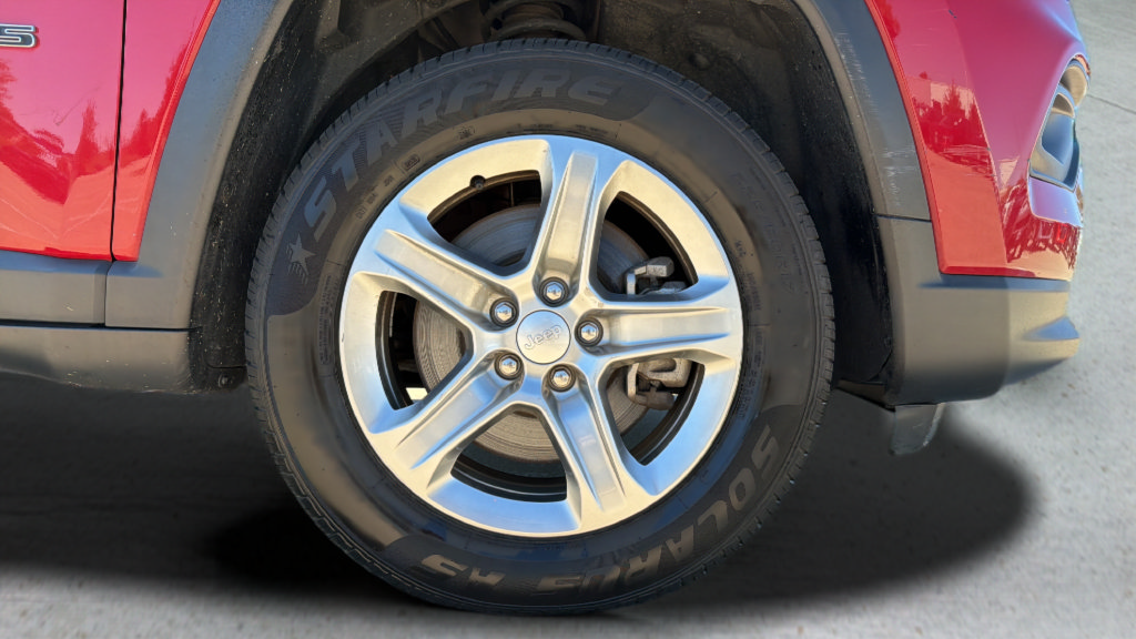 Used 2024 Jeep Compass Latitude AWD/4WD image 8