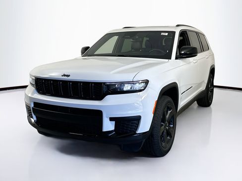 Used 2023 Jeep Grand Cherokee L Laredo image 1