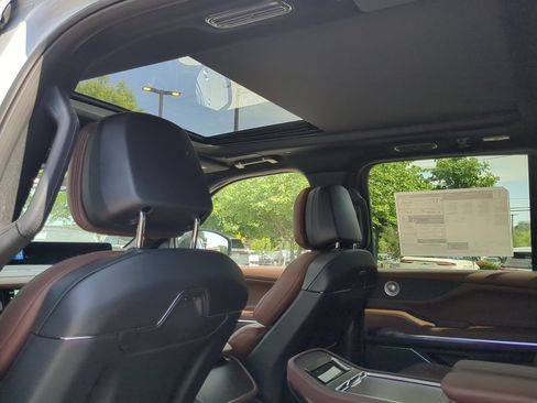 New 2026 Lincoln Navigator L Reserve AWD/4WD image 21