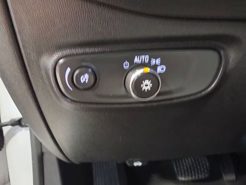 Used 2018 Chevrolet Equinox LS FWD image 17