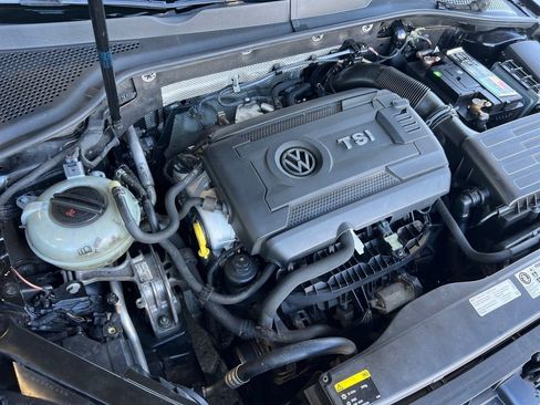 Used 2015 Volkswagen Golf S image 42