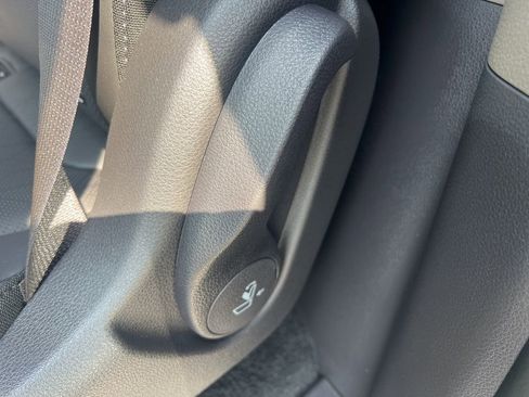 Used 2025 Kia Carnival SX image 32