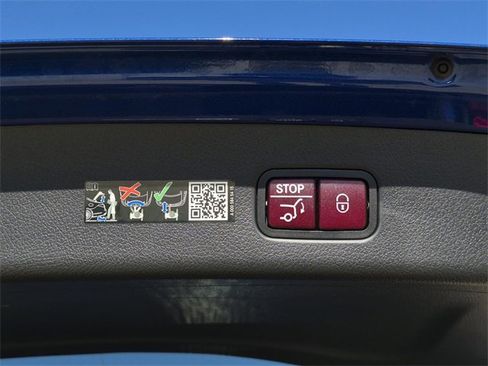 Certified 2025 Mercedes-Benz GLC 300 image 10