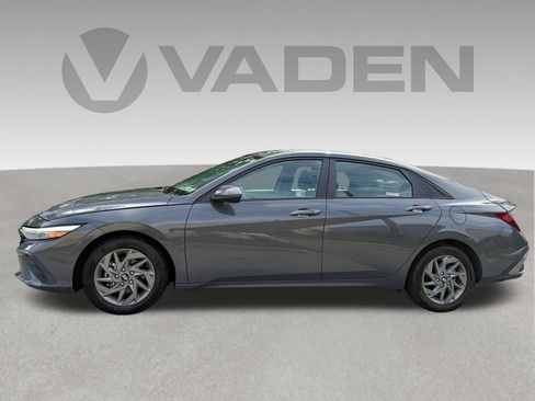 Used 2024 Hyundai Elantra SEL FWD image 19