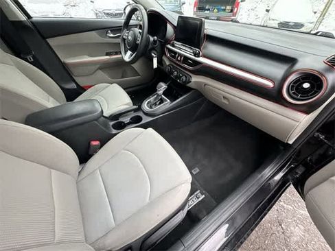 Used 2021 Kia Forte LXS image 19