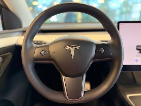 Used 2022 Tesla Model Y Performance AWD/4WD image 24