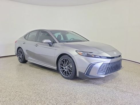 Used 2025 Toyota Camry SE w/ Convenience Package FWD image 4