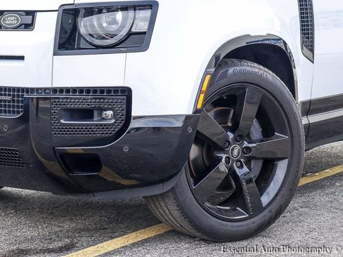 Used 2023 Land Rover Defender 110 X-Dynamic SE image 4