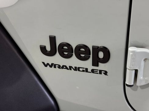 Used 2024 Jeep Wrangler Unlimited Sport AWD/4WD image 31