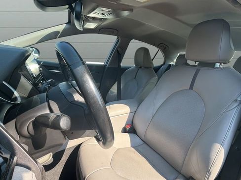 Used 2021 Toyota Camry XLE FWD image 22