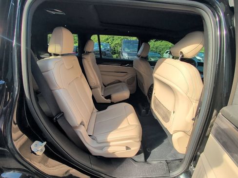 Used 2023 Jeep Grand Cherokee L Limited AWD/4WD image 16