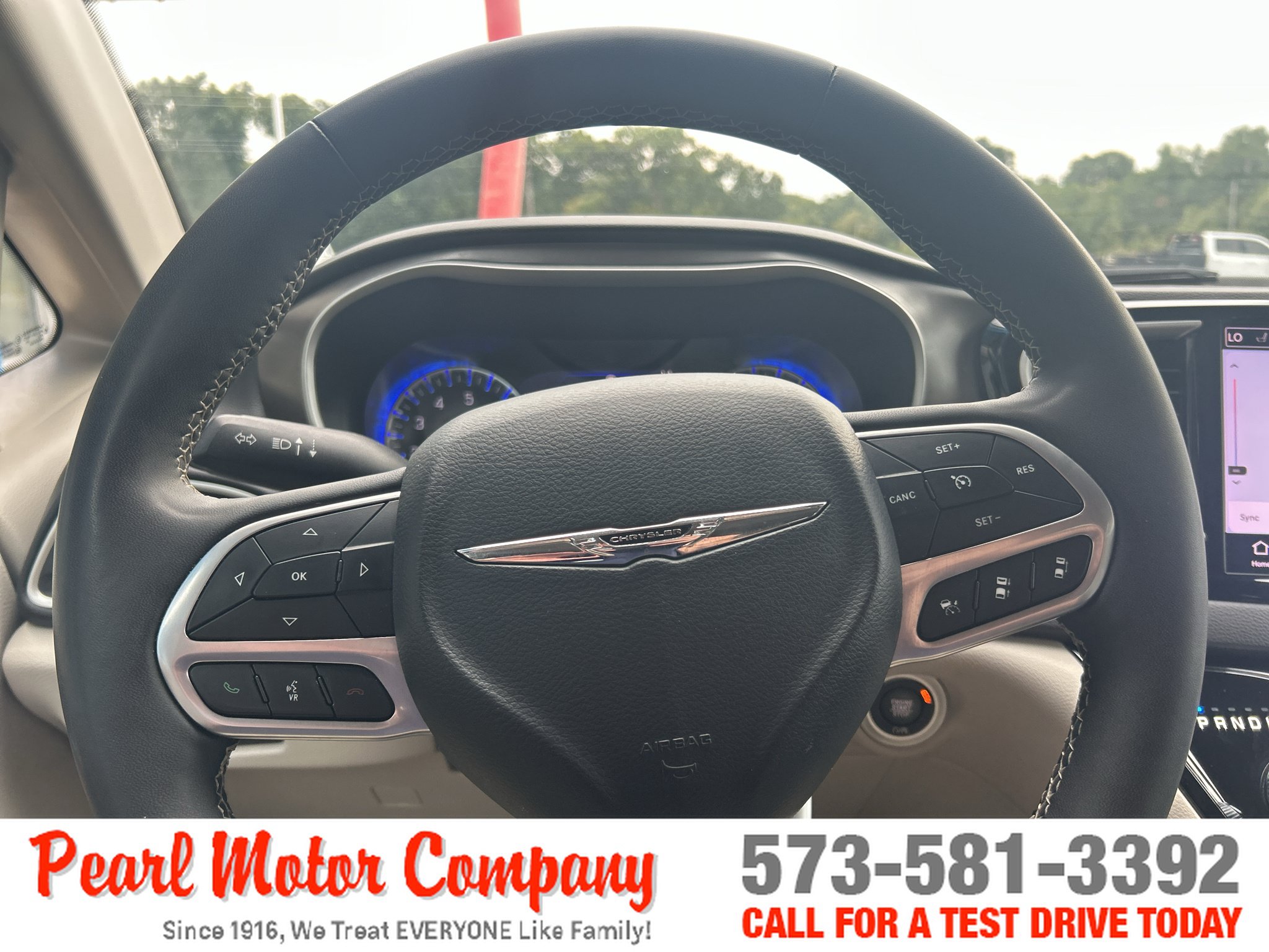 Used 2024 Chrysler Pacifica Touring-L FWD image 13