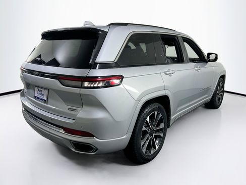 Used 2022 Jeep Grand Cherokee Overland AWD/4WD image 5