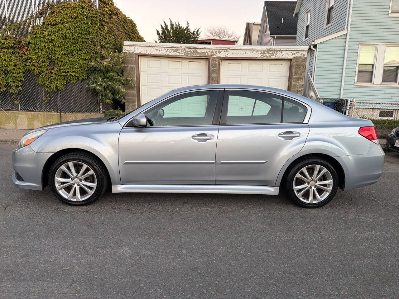 Used 2013 Subaru Legacy 2.5i Premium AWD/4WD image 2