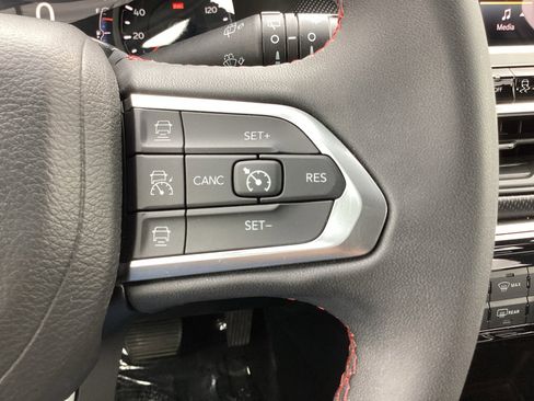 Used 2023 Jeep Compass Trailhawk AWD/4WD image 6