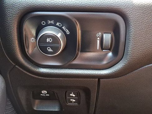 Used 2023 RAM 1500 Big Horn AWD/4WD image 30