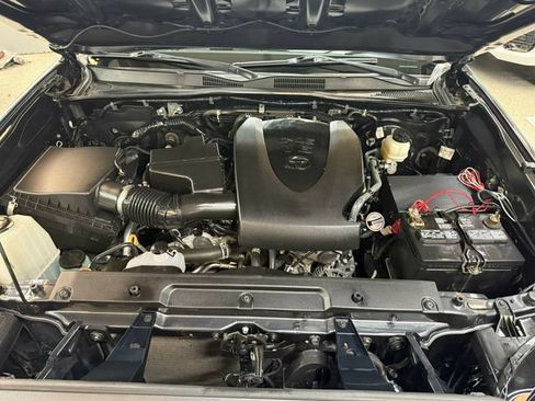Used 2021 Toyota Tacoma Limited w/ Nightshade Package AWD/4WD image 35
