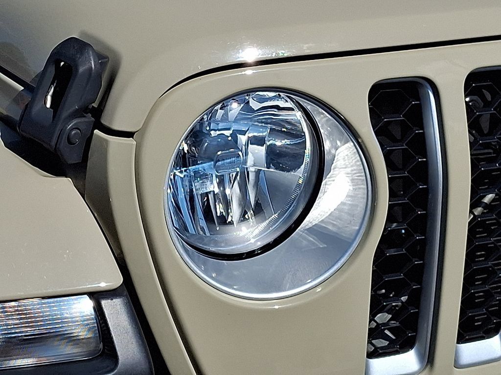 Used 2020 Jeep Gladiator Overland AWD/4WD image 10