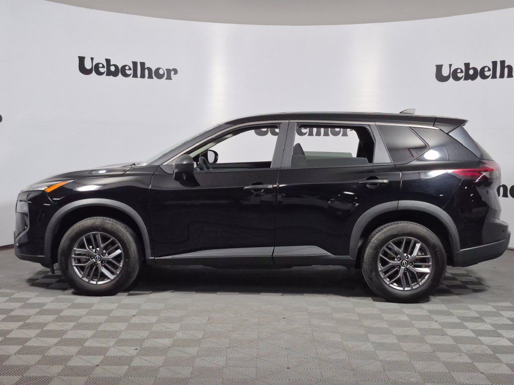 Used 2024 Nissan Rogue S AWD/4WD image 4