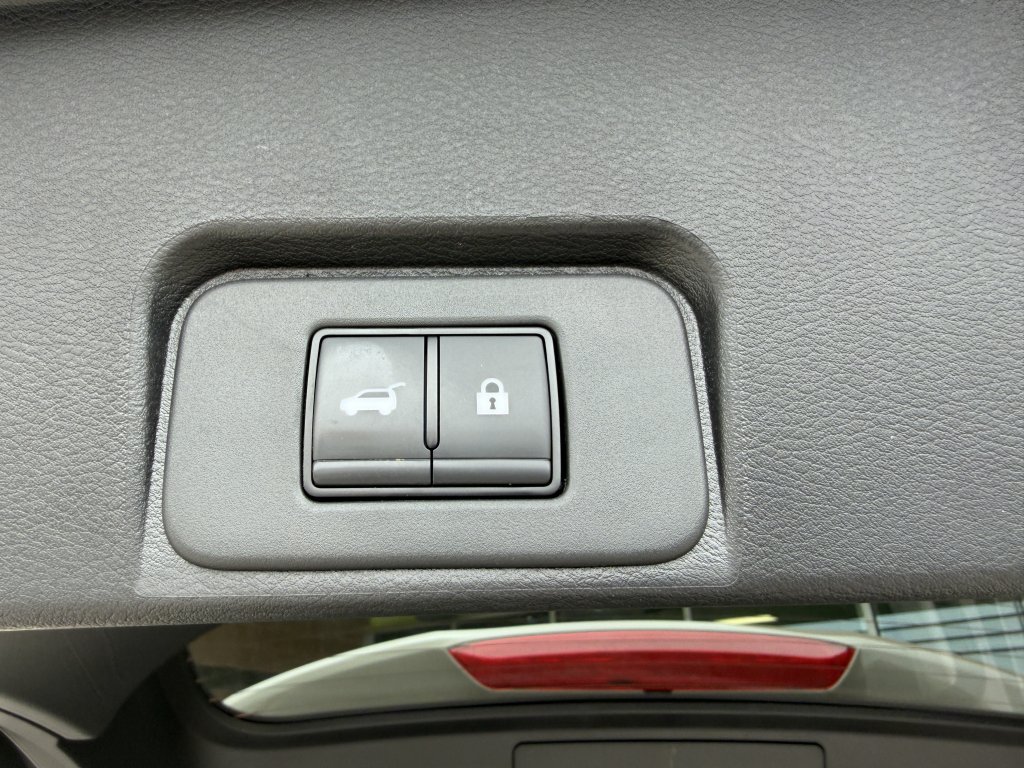 Used 2025 Nissan Rogue SV AWD/4WD image 35