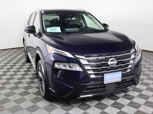 Used 2024 Nissan Rogue Platinum w/ Platinum Premium Package image 3