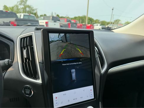 Used 2022 Ford Edge SEL image 21