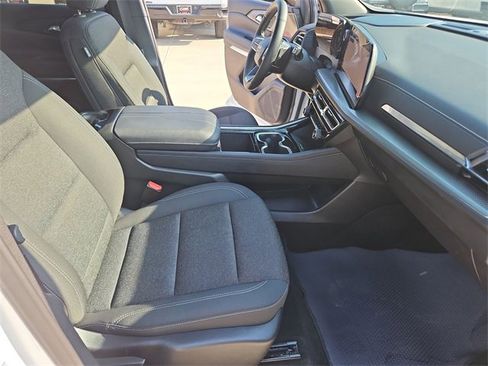 Used 2025 Chevrolet Traverse LT image 27