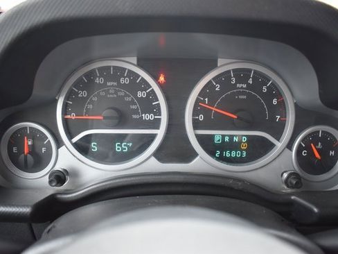 Used 2010 Jeep Wrangler Mountain image 29