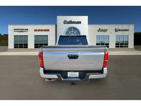 Used 2024 Toyota Tacoma SR5 w/ SR5 Upgrade Package AWD/4WD image 4