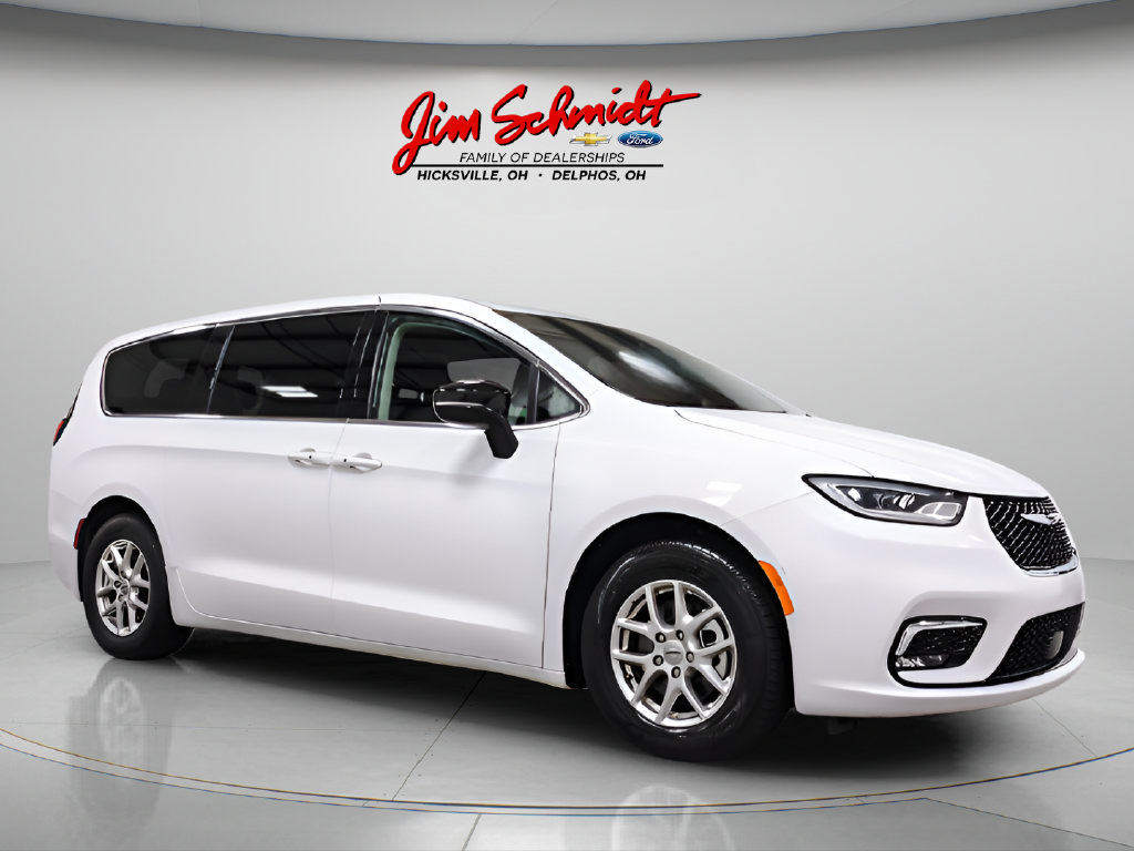 Used 2024 Chrysler Pacifica Touring-L FWD image 1