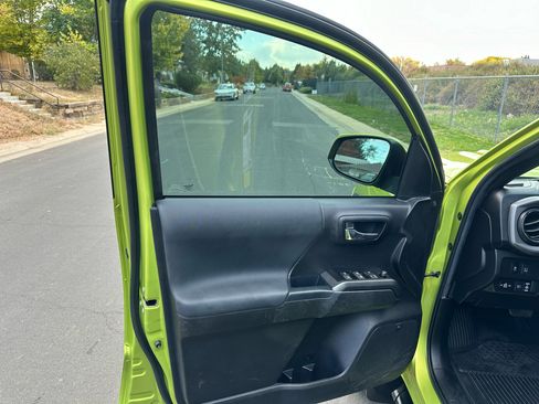 Used 2023 Toyota Tacoma TRD Off-Road image 11