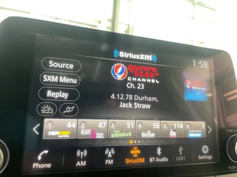 Used 2024 Nissan Rogue SV w/ SV Premium Package image 14