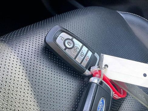 Used 2020 Ford Escape SEL FWD image 11