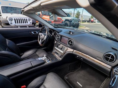Used 2013 Mercedes-Benz SL 550 image 24