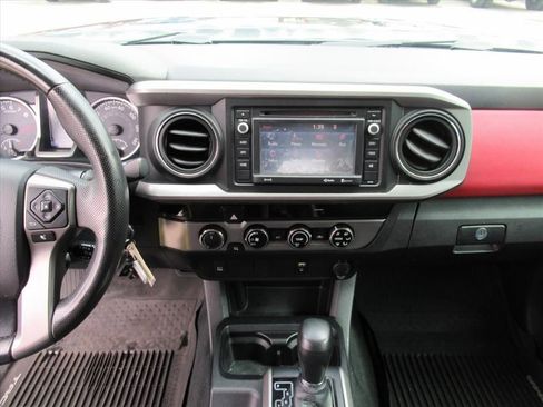 Used 2016 Toyota Tacoma SR5 image 20