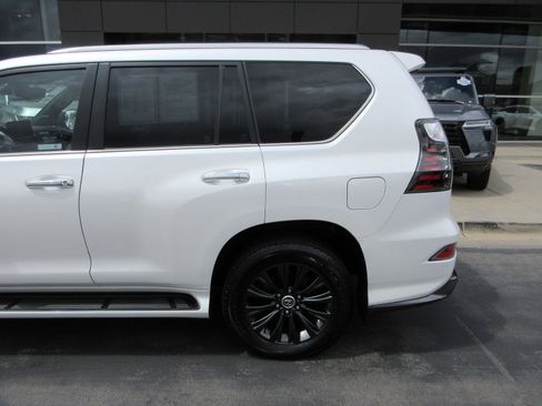 Used 2023 Lexus GX 460 Luxury w/ Sport Design Package AWD/4WD image 4