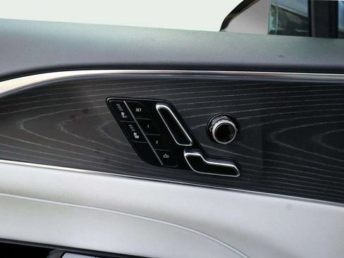 Used 2024 Cadillac Lyriq Luxury RWD image 17